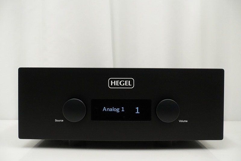 HEGEL H590
