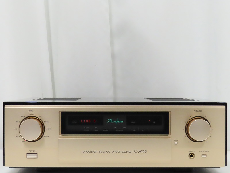 Accuphase C-3900