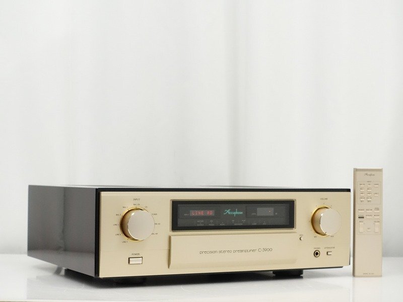 Accuphase C-3900