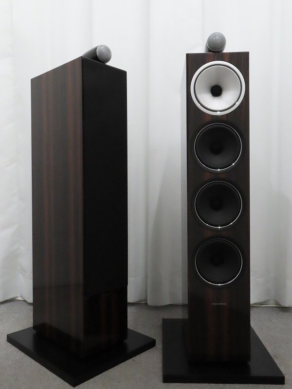 B&W 702 Signature