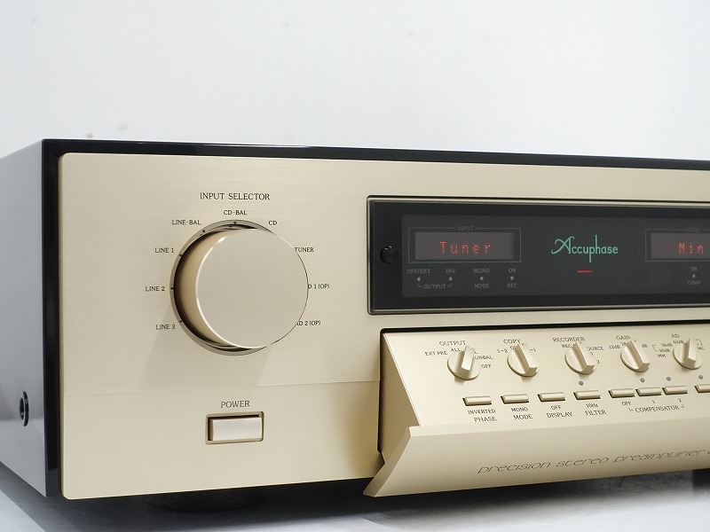 Accuphase C-2810