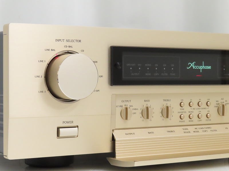 Accuphase C-2400