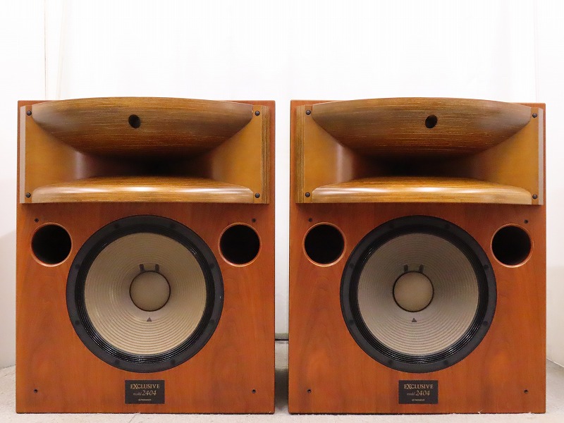 EXCLUSIVE Model 2404