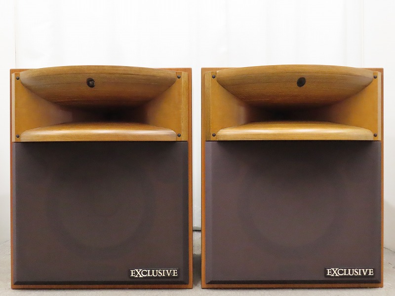 EXCLUSIVE Model 2404