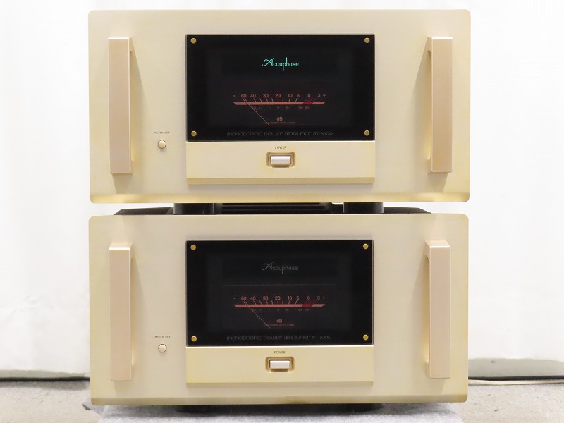Accuphase M-2000