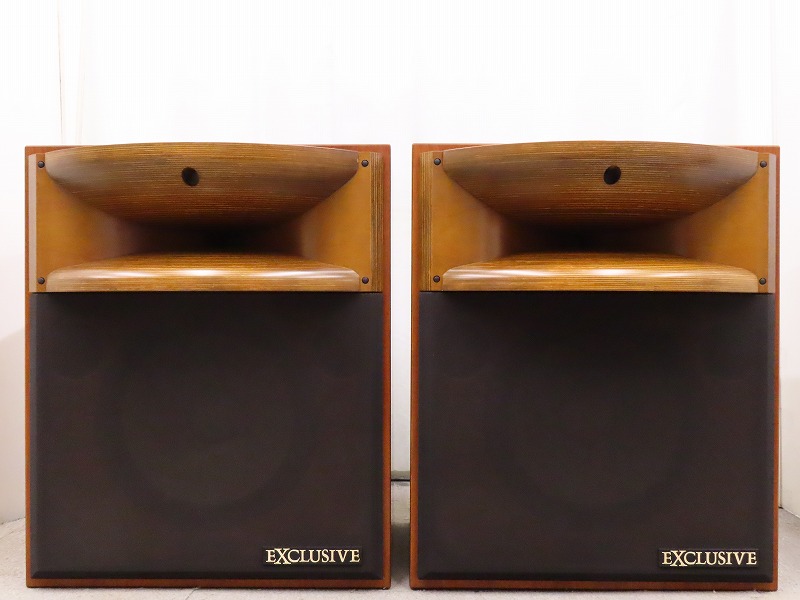 EXCLUSIVE Model 2404